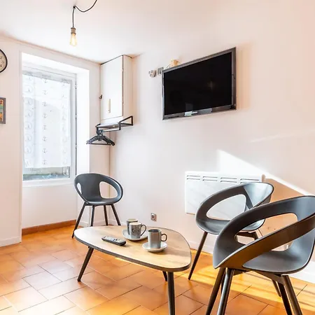 Maison Traditionnelle Au Centre