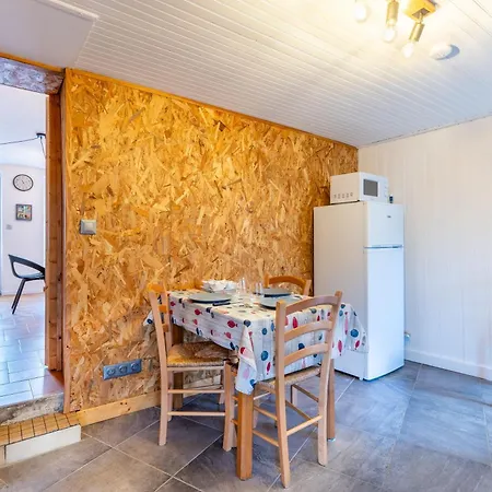 Maison Traditionnelle Au Centre