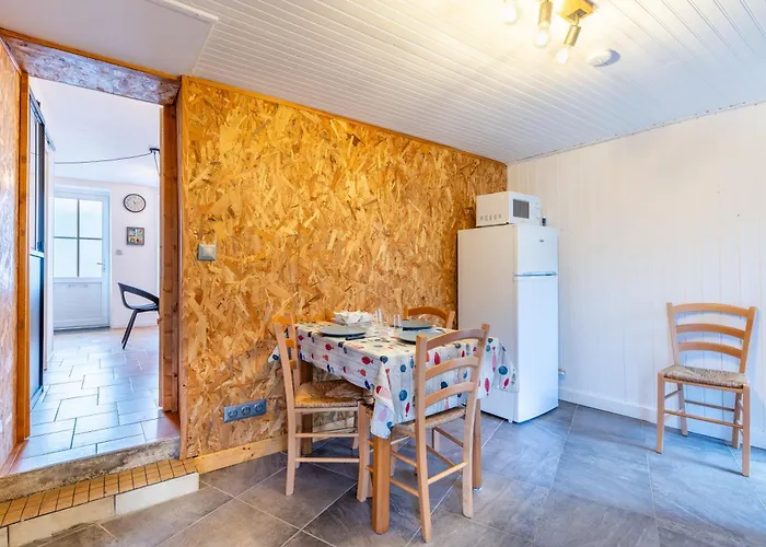 Maison Traditionnelle Au Centre