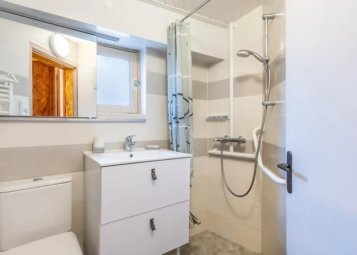 Maison Traditionnelle Au Centre