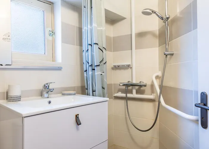 Maison Traditionnelle Au Centre