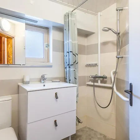 Maison Traditionnelle Au Centre